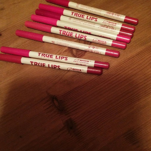 Lip pencils unused, pack of 8
