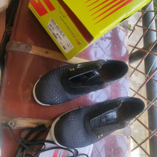 20 € N 40. Brand new, unworn.