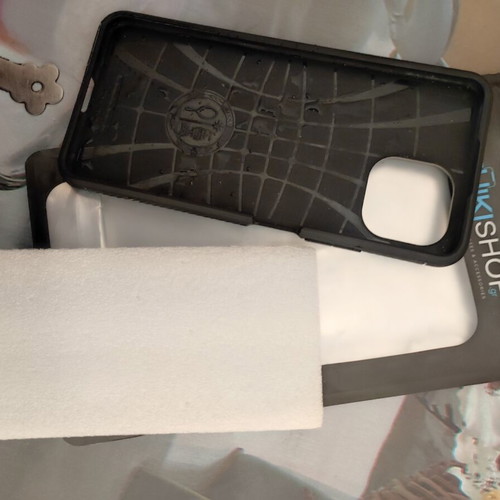 Mobile phone cases used, two colors available