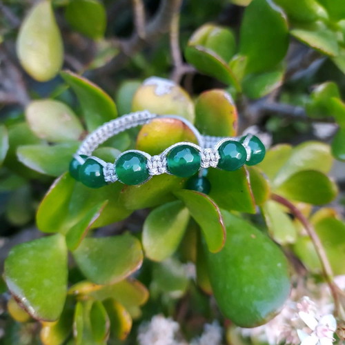 Macrame bracelet with semi-precious stones