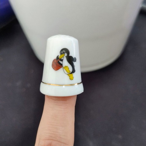 Vintage porcelain thimble like new, collectible