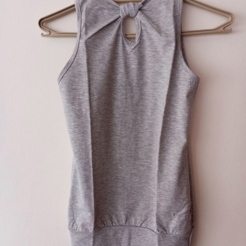 Sleeveless top with elephant design and heart necklace like new, gray