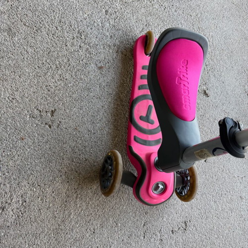 Smart Trike children's scooter like new with seat, fuchsia color