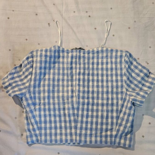 Zara crop top with buttons, size small, like new