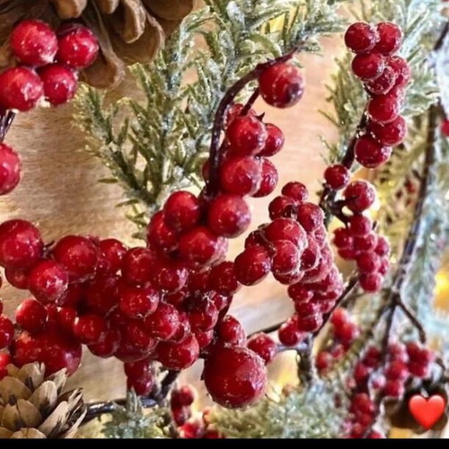 Snowy wreath berries & pinecones 50x50 cm new