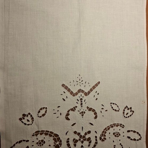 Vintage linen table runner with Richelieu cutwork embroidery (183x39 cm)