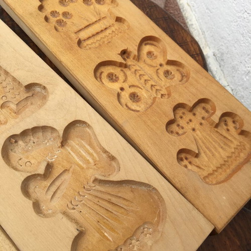 Wooden Retro Biscuit Mold hand engraved like new