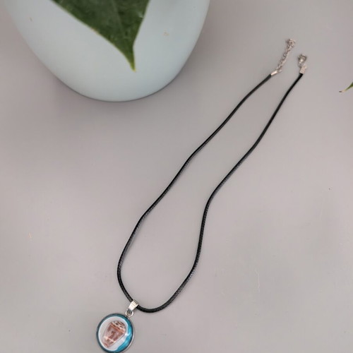 Pendant with real shell