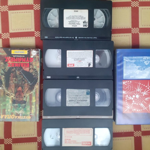 VHS video cassettes like new, pack of 14, popular titles from major companies