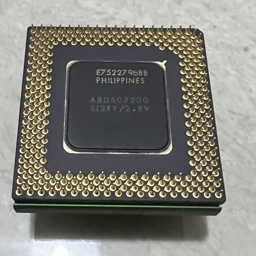 Intel Pentium MMX 200Mhz SL2RY used with integrated cooler