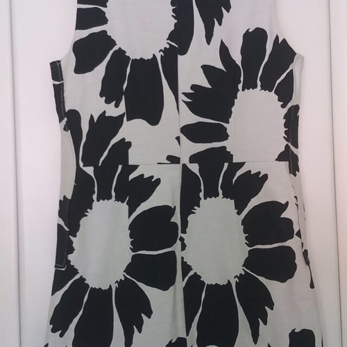 Sleeveless women's dress XL like new, black and white floral pattern