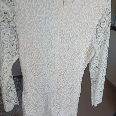 Lace jumpsuit like new, white and beige, with gold clasp