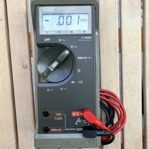 Fluke 77 Multimeter used with original probes and new battery