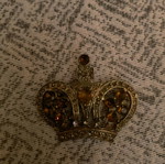 Crown-shaped pin like new