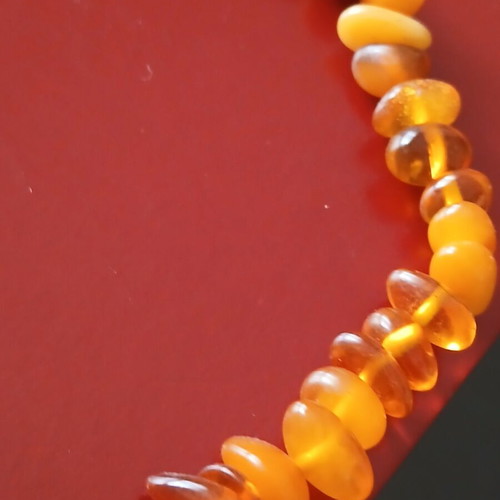 Necklace with genuine amber 45 cm like new
