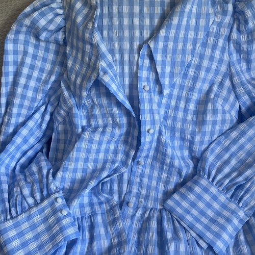 Only vintage dress with puff sleeves and large pointed collar, like new, size S-M, baby blue