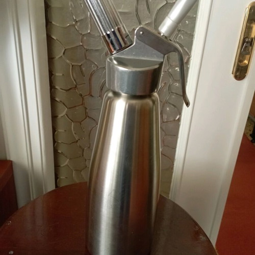 iSi Stainless Steel Whipped Cream Dispenser 1 lt with 9 Ampoule Boxes like new