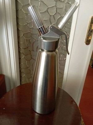 iSi Stainless Steel Whipped Cream Dispenser 1 lt with 9 Ampoule Boxes like new
