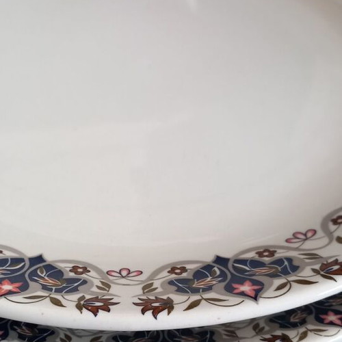 Dinnerware set used, 26 pieces