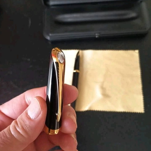 Parker Ellipse Thick Lacquer Fountain Pen 18K 750 Gold M Medium Nib New