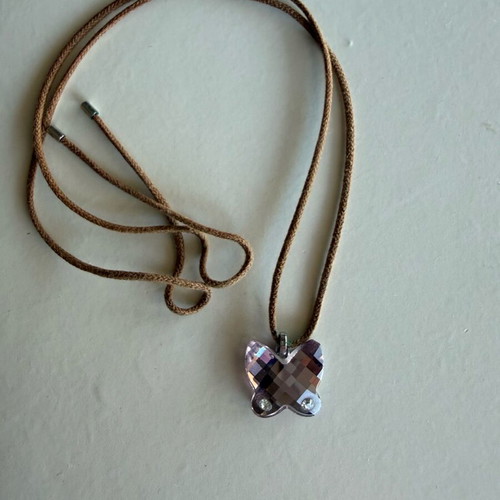 Swarovski butterfly necklace like new, pink lilac