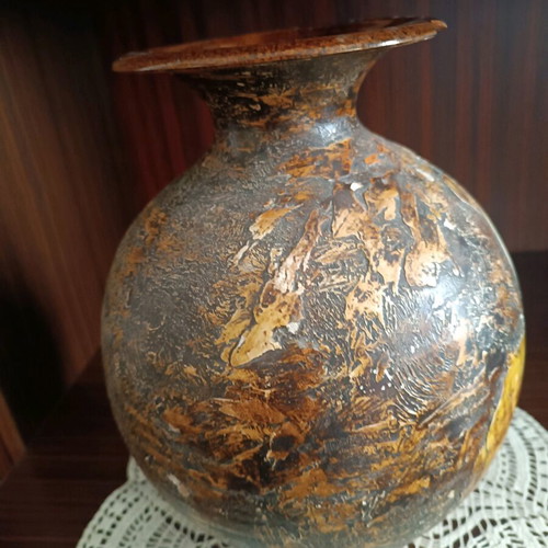 Decorative ceramic vase used with Ikaros motif