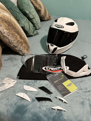 Κράνος μηχανής Caberg Drift Evo λευκός σαν καινούργιος, μέγεθος XSmall