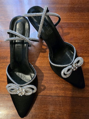 Heels with rhinestones size 37 like new, 8.5cm black