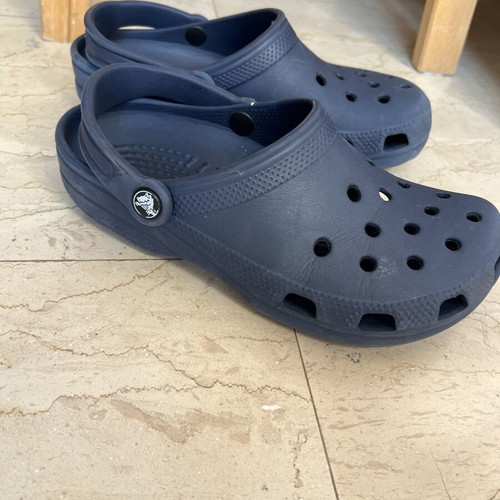 Crocs women's slippers, dark blue, size W7 EU 37.5