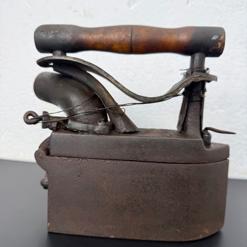 Old Charcoal Iron No. 8074 like new