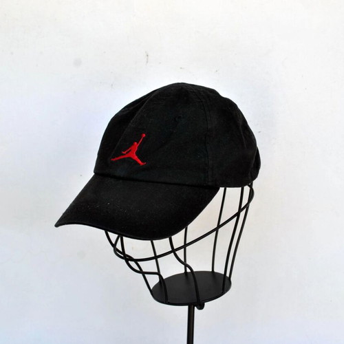 Jordan black baseball cap with embroidered logo used, adjustable