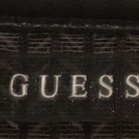 Γυναικείο μπλουζάκι Guess σι θρού σαν καινούργιο, μέγεθος M, μαύρο