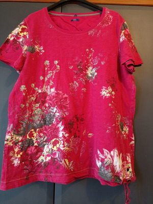 Cecil XXL fuchsia floral print T-shirt like new