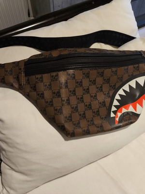 Sprayground waist bag limited edition, used, 30x20 cm