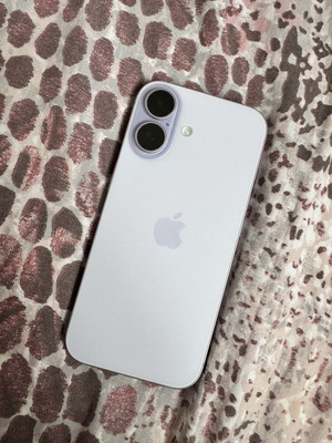 iPhone 17 256GB лилав, 100% здраве на батерията, esim