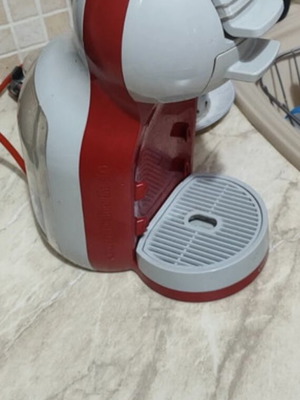 Καφετιέρα Dolce Gusto σαν καινούργια με κάψουλες