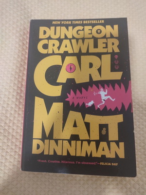 Dungeon Crawler Carl by Matt Dinniman like new, English