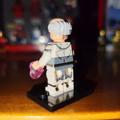 Conquest minifigure like new with accessories