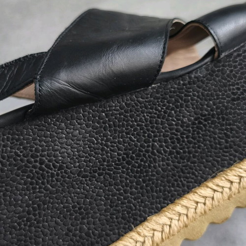 Tsitsivas handmade black leather platform sandals like new, size 39