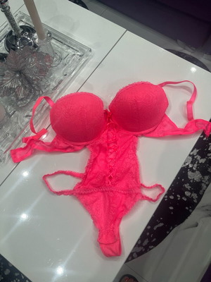 Women's bodysuit like new, pink, size 85D, string with push up