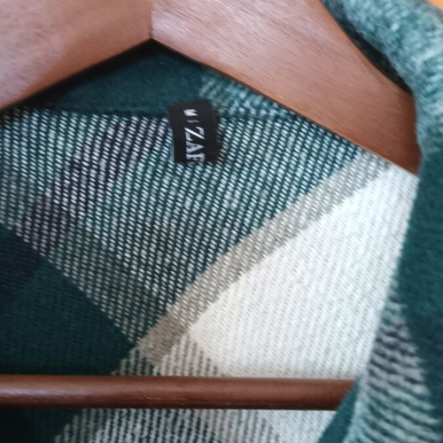 Checked cardigan like new, size M, white and green
