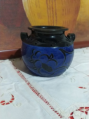 Decorative clay vase