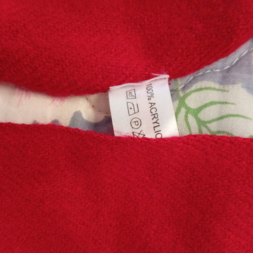 Acrylic red Lacta scarf like new
