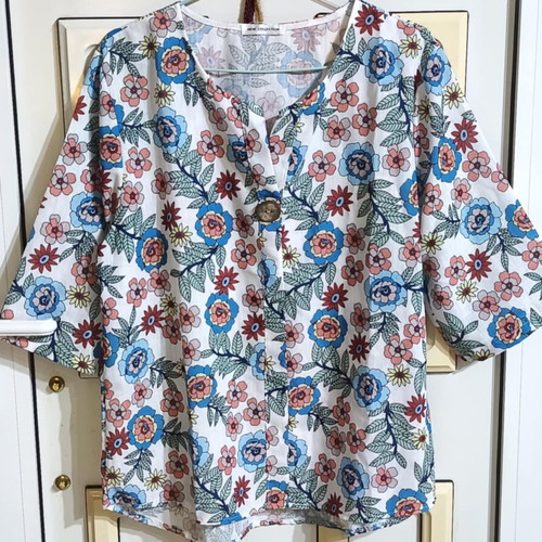 Linen-type floral blouse M-L like new
