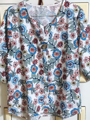 Linen-type floral blouse M-L like new