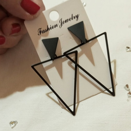 Minimal triangle earrings new, black