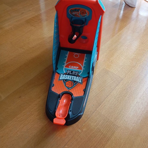 Tabletop basketball game like new, two-player