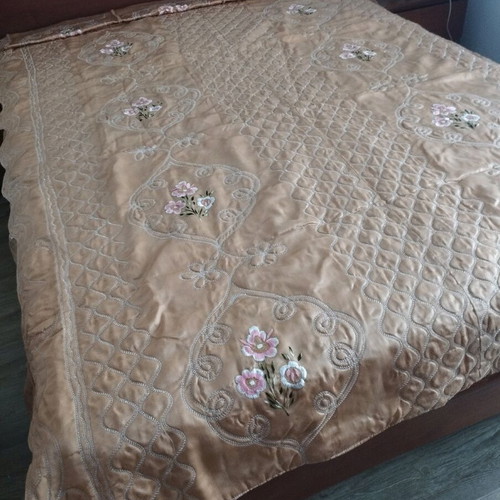 Vintage bridal quilt set with caramel pillow satin champagne