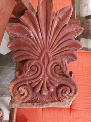Akrokeramo with Athenian Anthemion used, antique decoration