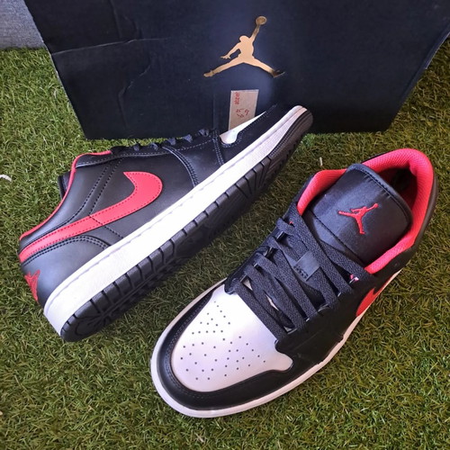 Air Jordan 1 Low Red White Toe new, size EU 42.5